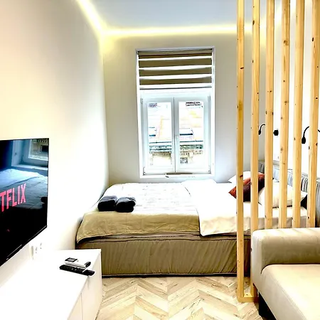 Romantic - Near Rynok Squere *