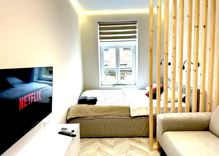 Romantic - Near Rynok Squere *