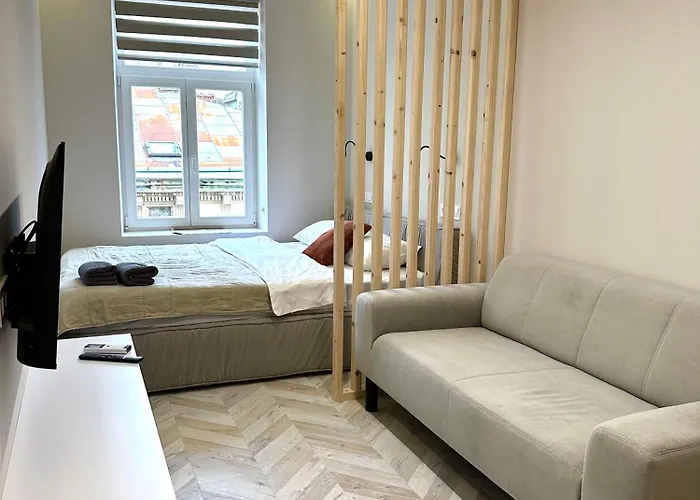 Romantic - Near Rynok Squere Leópolis