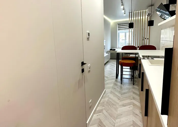 Romantic - Near Rynok Squere Leópolis